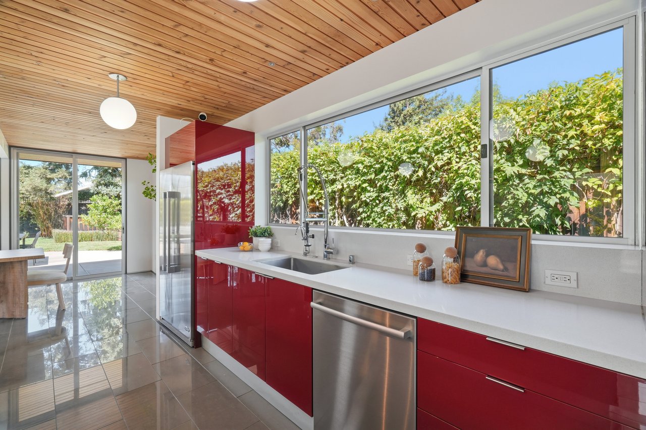 1109 Lorne WAY