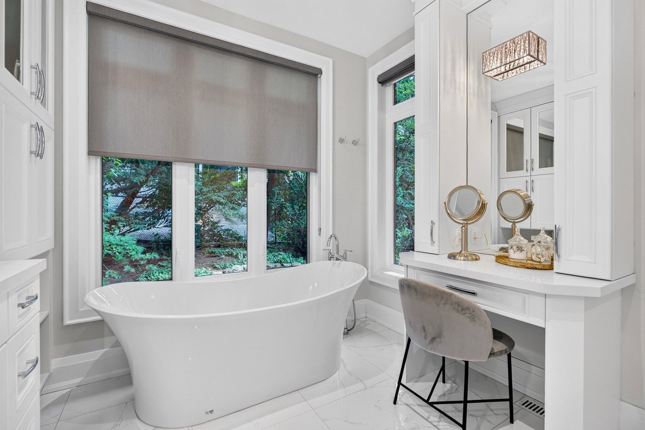 Luxury Custom Bungaloft