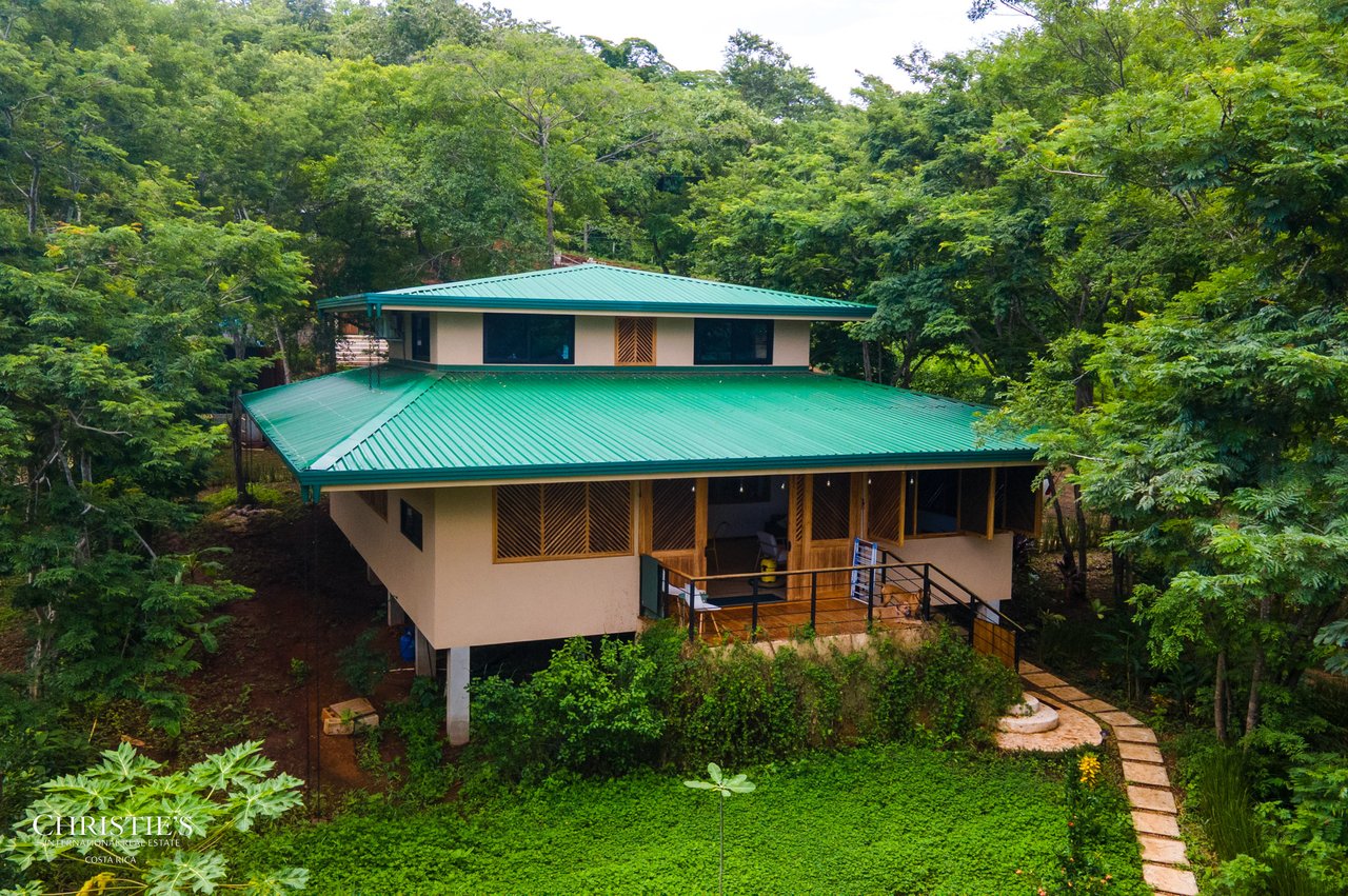 Tropical Villas Estate: A Unique Opportunity with 4 Private Villas