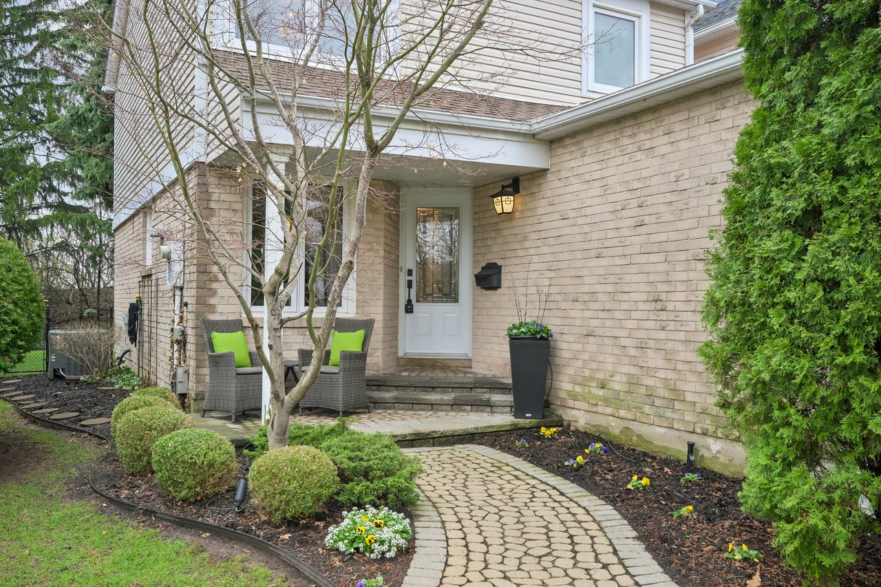 Ravine Living in Glen Abbey!