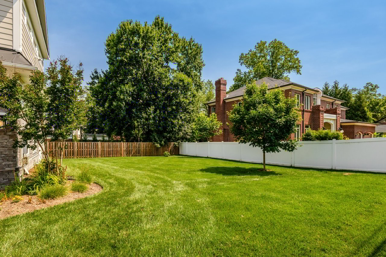 300 Jade Ct NW