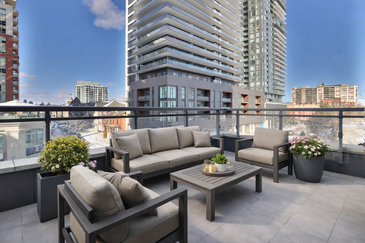 304-2060 Lakeshore Road, Burlington