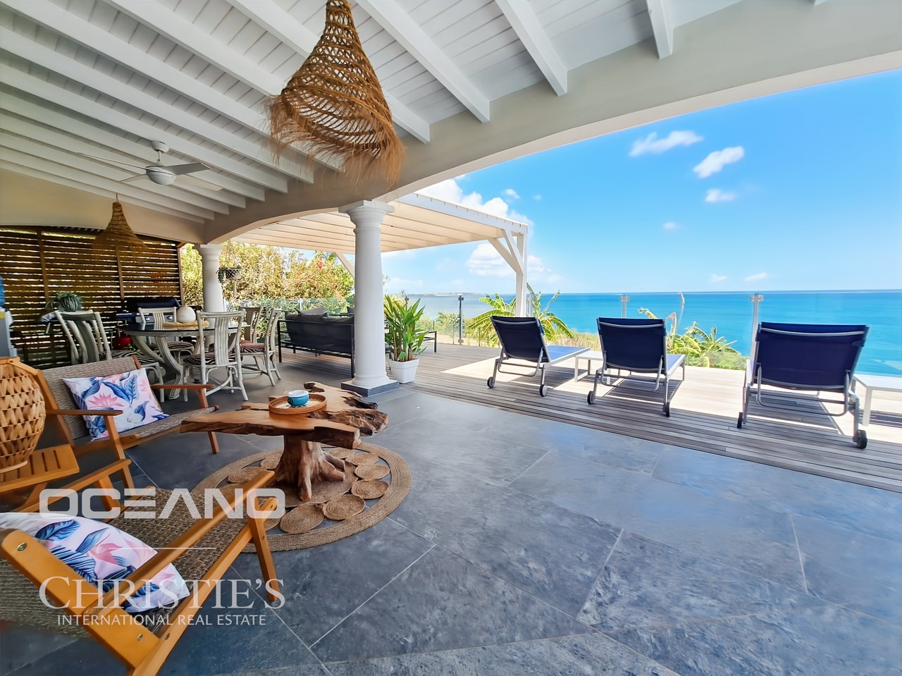 Sea View Villa + 2 Bedroom Apartment – Sought-After Area