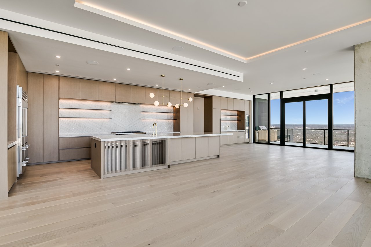 The Modern Sub-Penthouse #5402 North