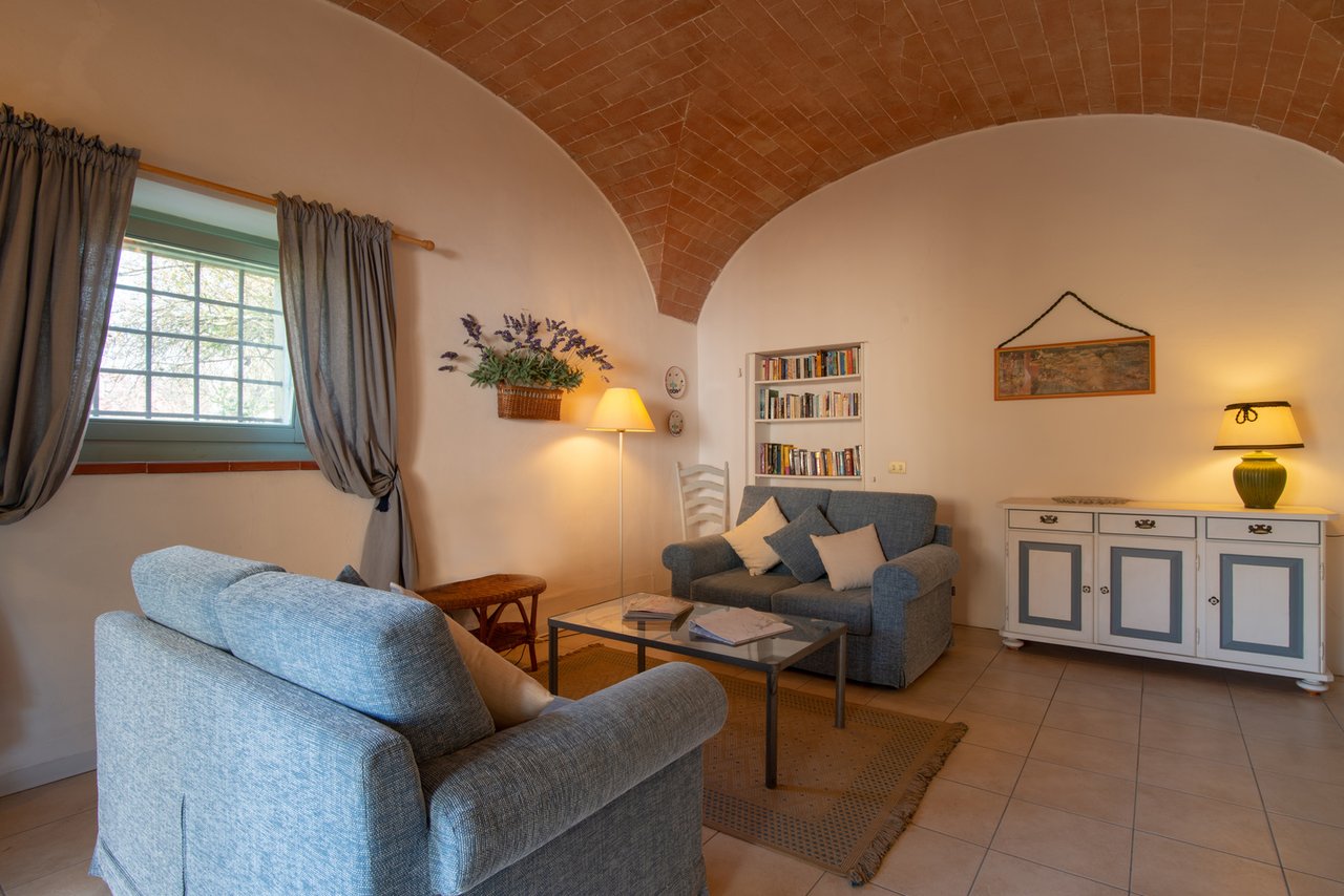 Charismatic B&B in Rolling Hills of San Gimignano