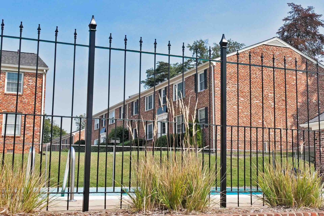 Hessian Hills Condominiums