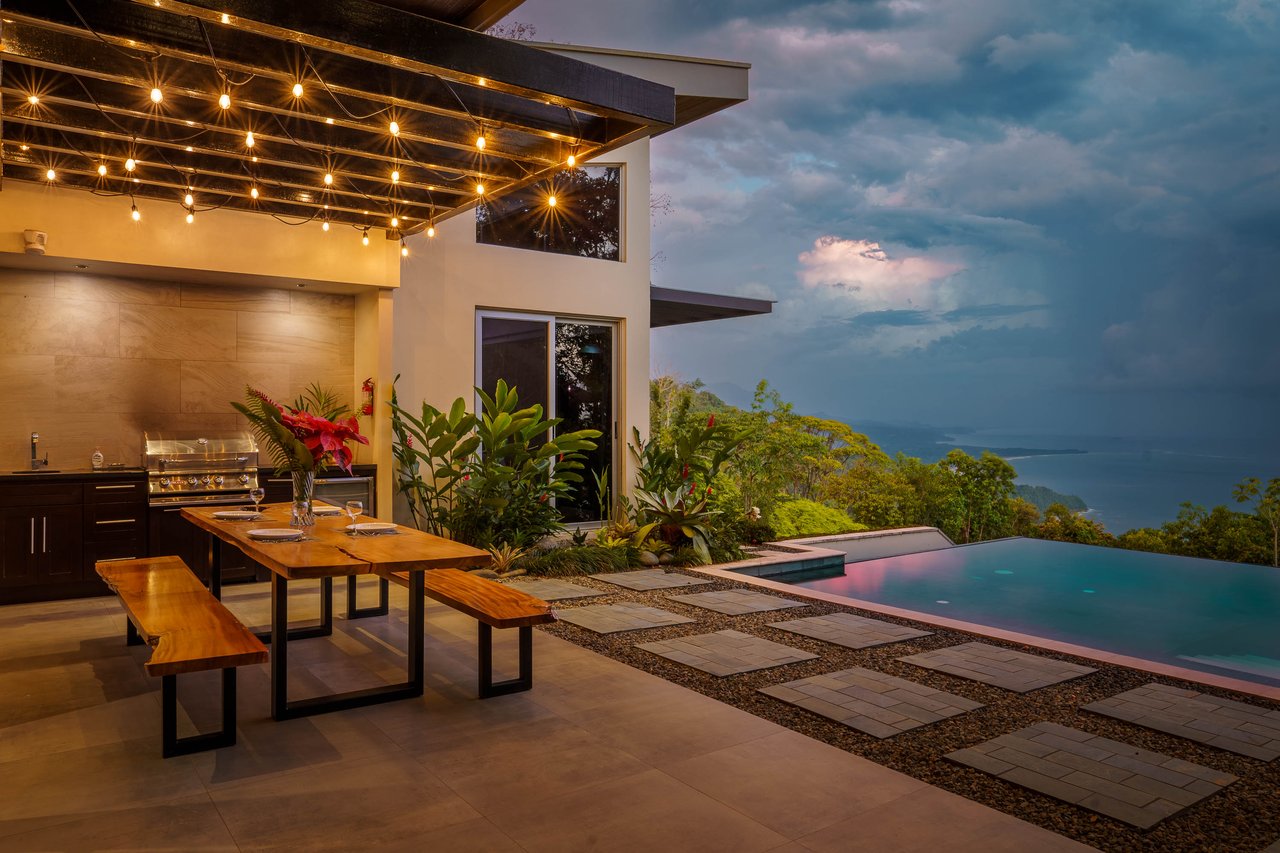 Villa La Luna Gated Estate, Mountainside Home and Whale Tail Views