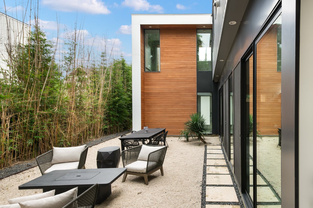 404 W Milton