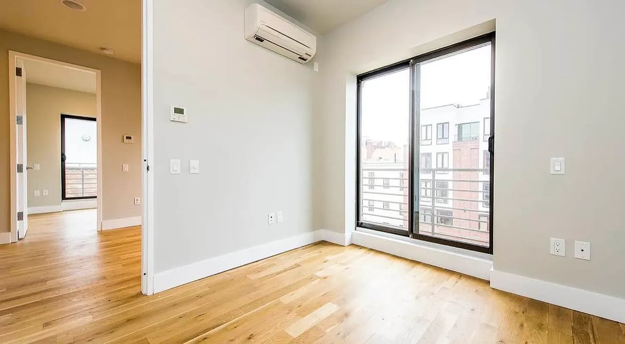 185 Leonard St 3E