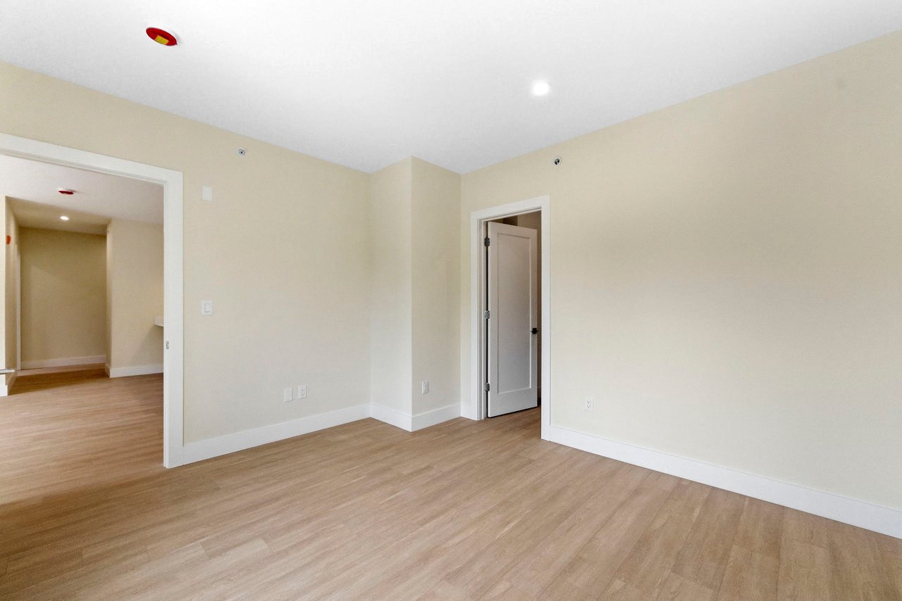 850 Broad Ave