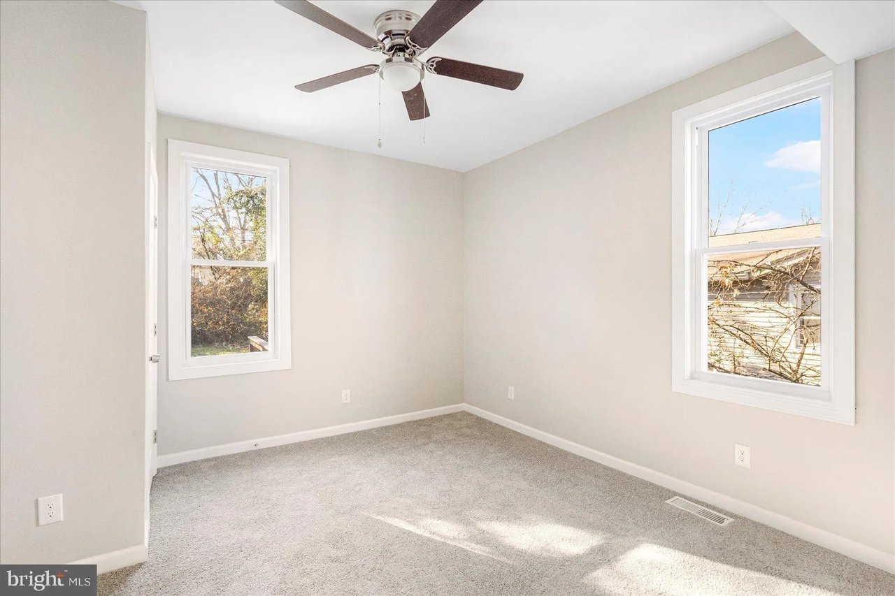 2725 E. Strathmore Ave