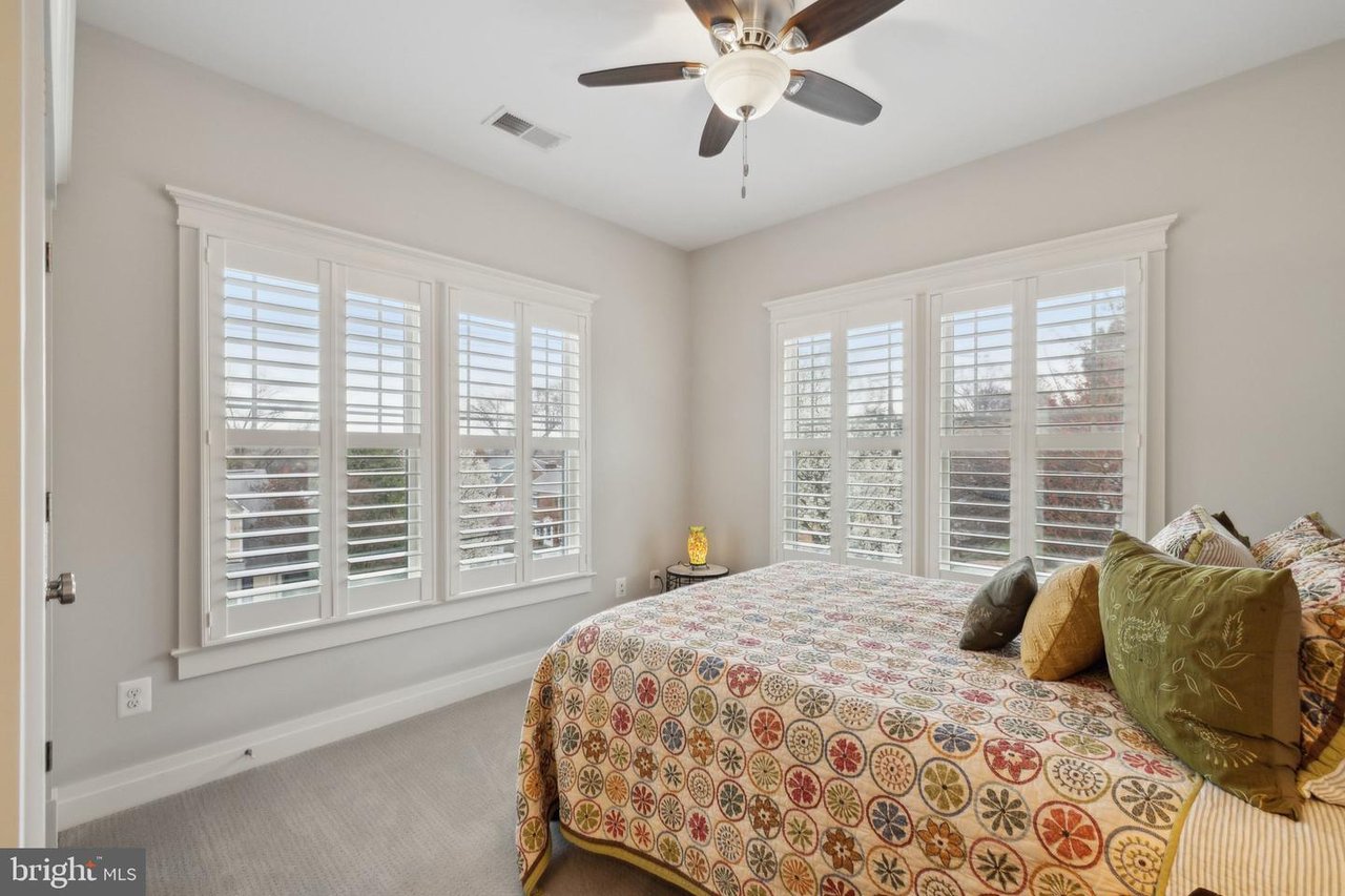 Stunner in Addison Heights! (National Landing)
