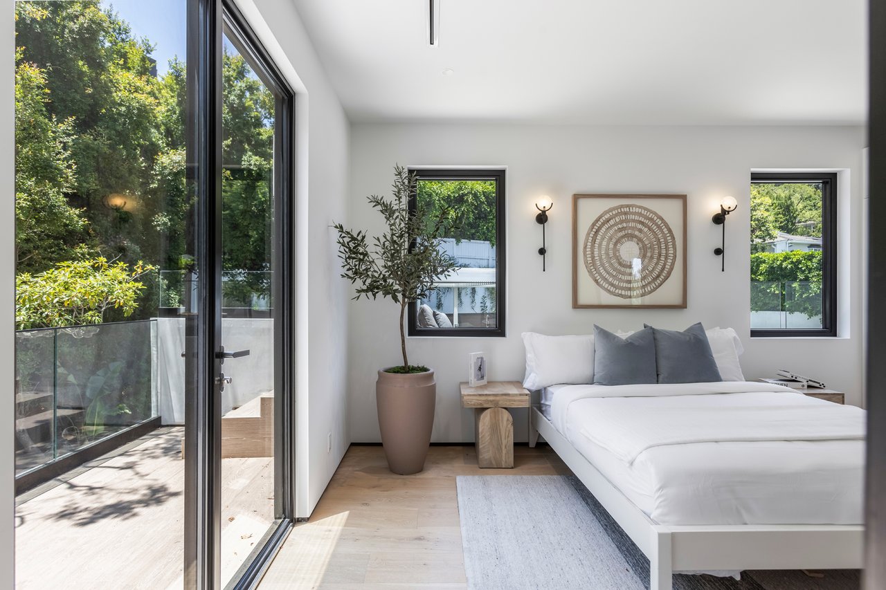 Luxury Gated Villa w/ Pool, Spa & Designer Interiors