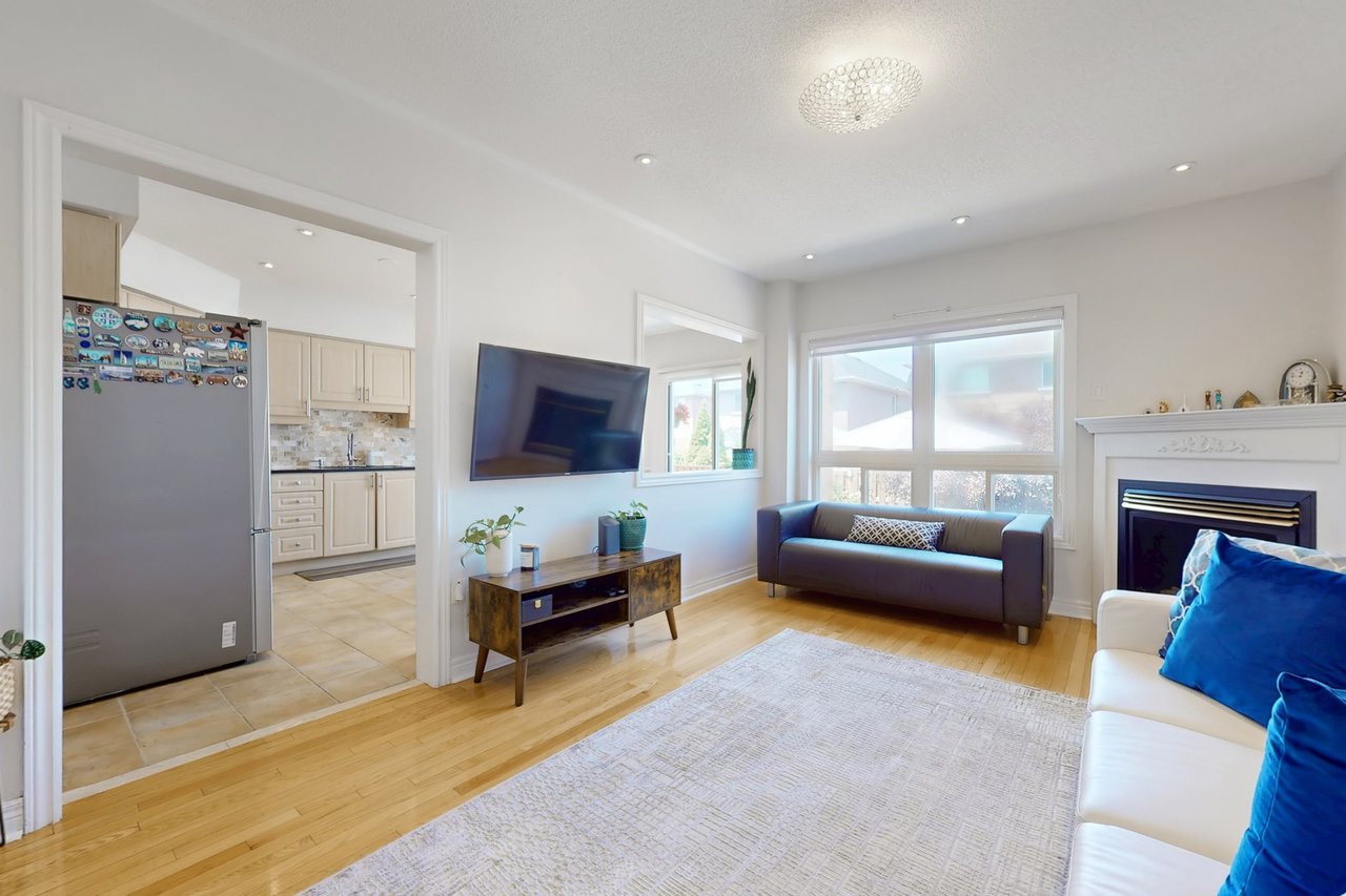 851 Clemens Crescent