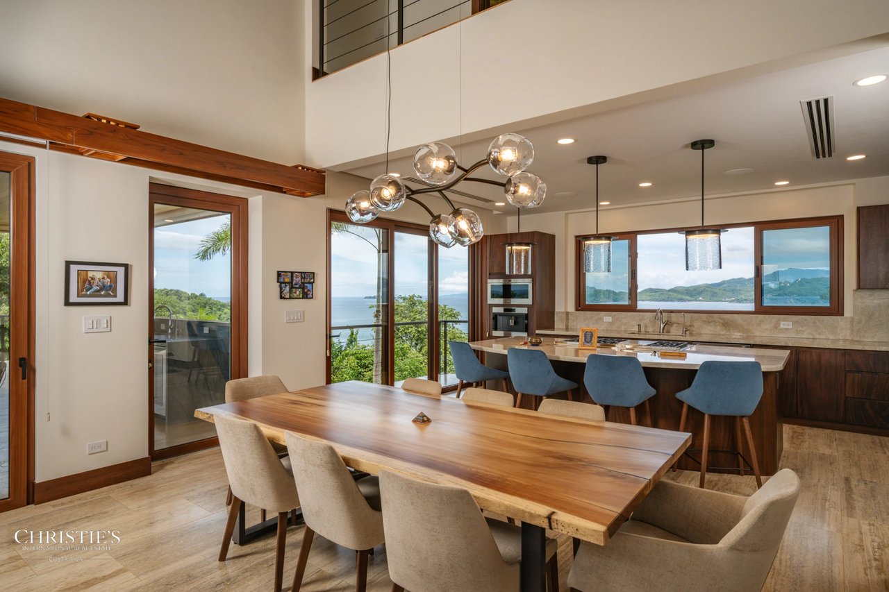 Spectacular 360° Ocean Views in Flamingo Beach