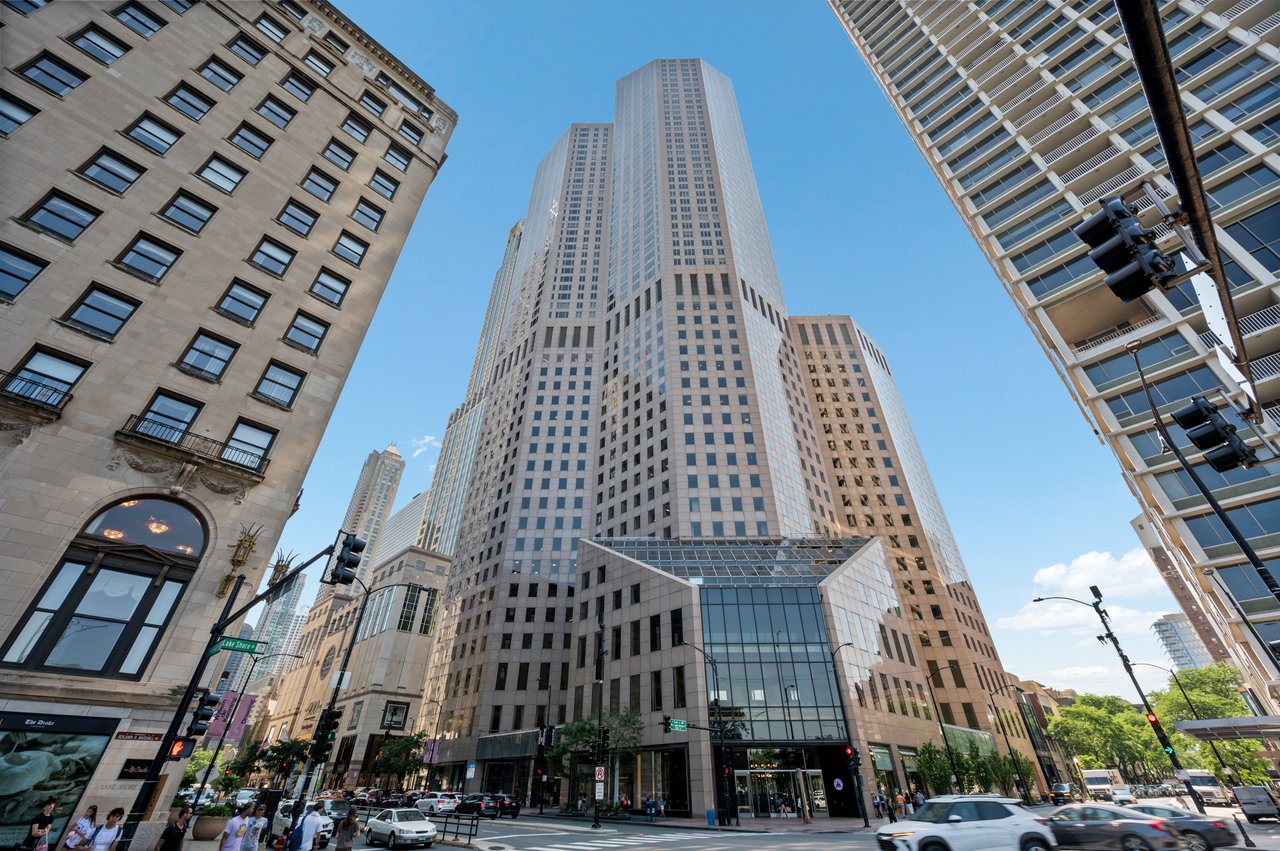 950 N Michigan Ave #2704