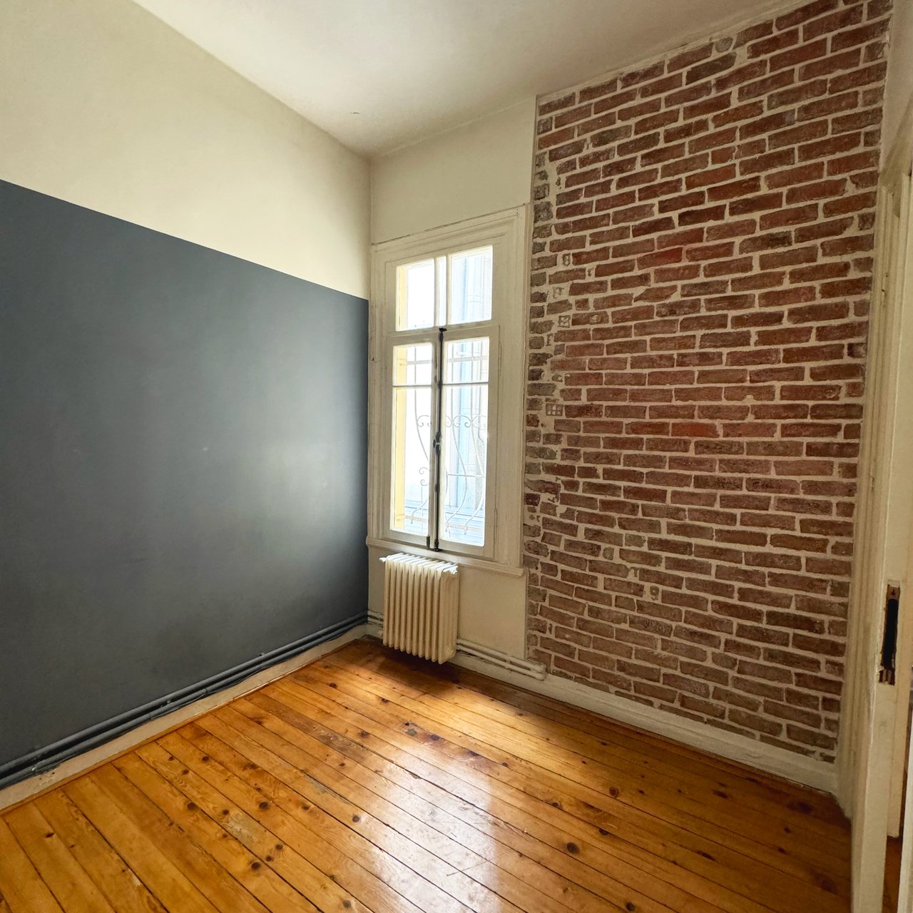 A 3+2 Cihangir flat in a Historical Apartment in Istanbul