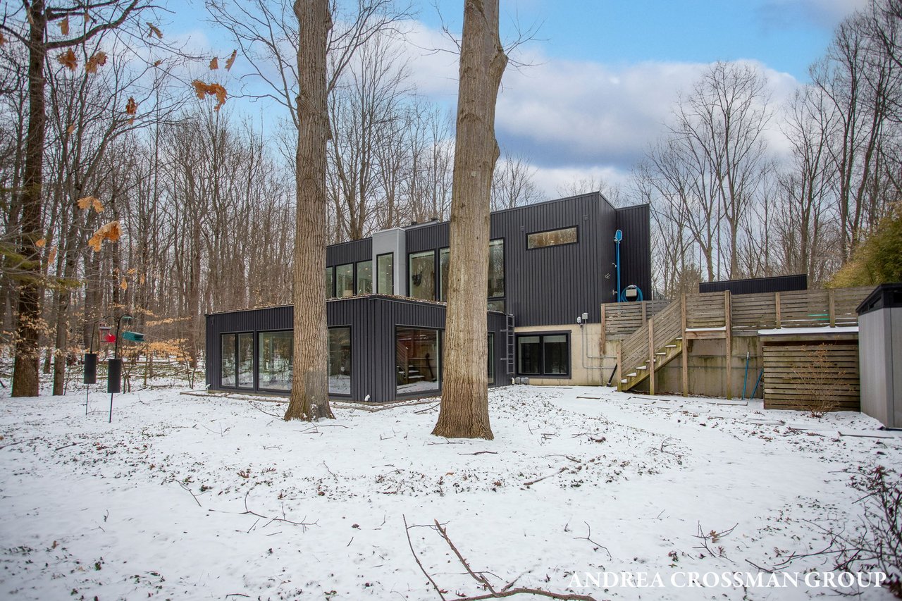 6919 Bendemeer Drive