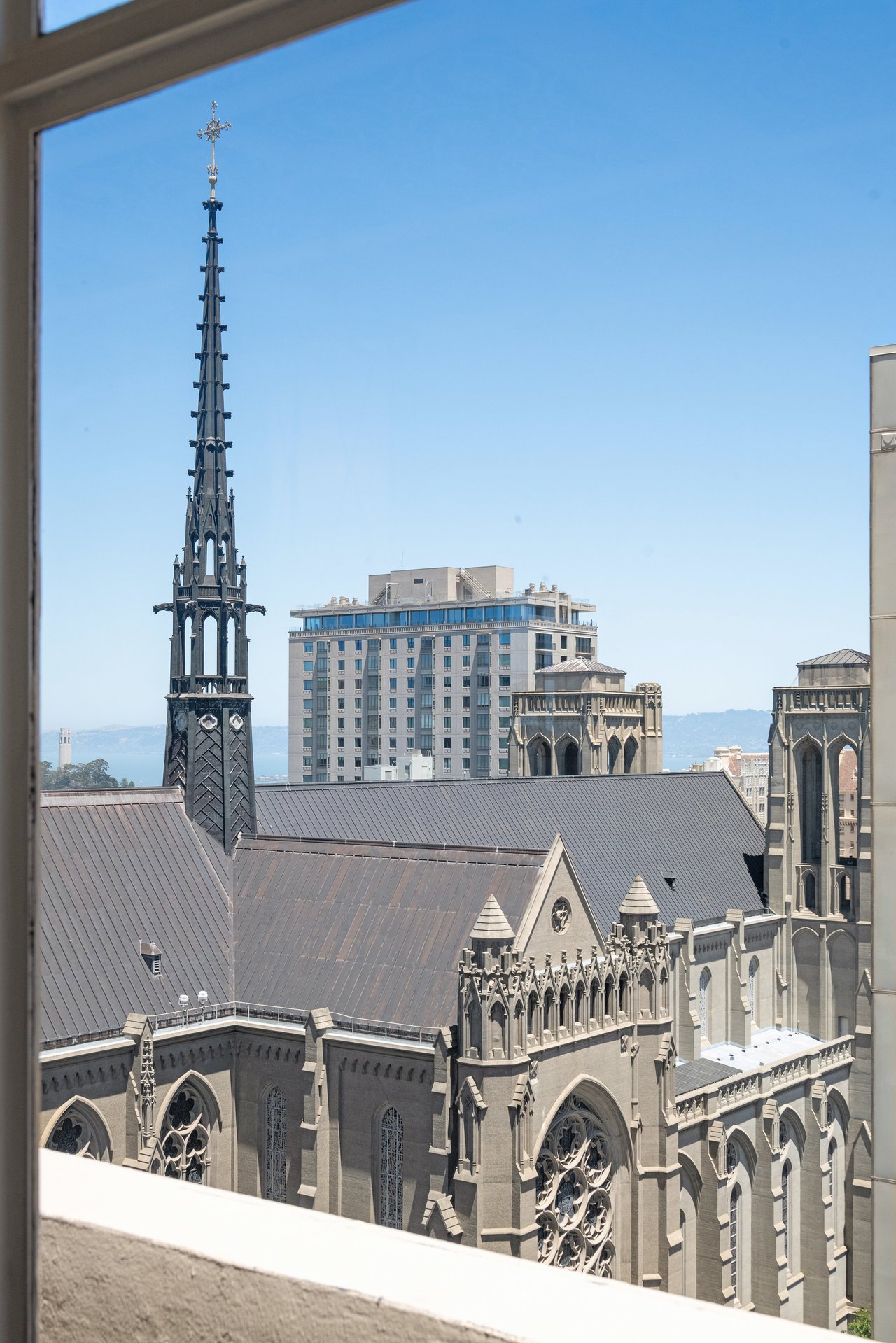 High-Floor Terrace Views Atop Nob Hill