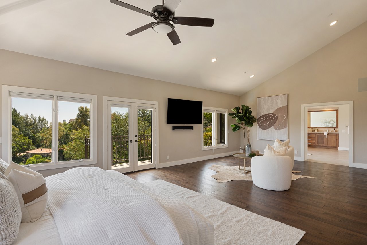 1805 Holly Tree Lane