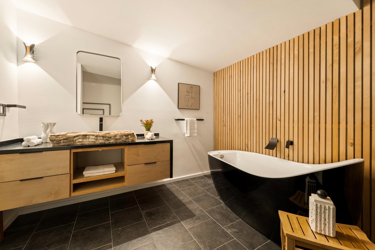 11587 Sunshine Ter, Studio City