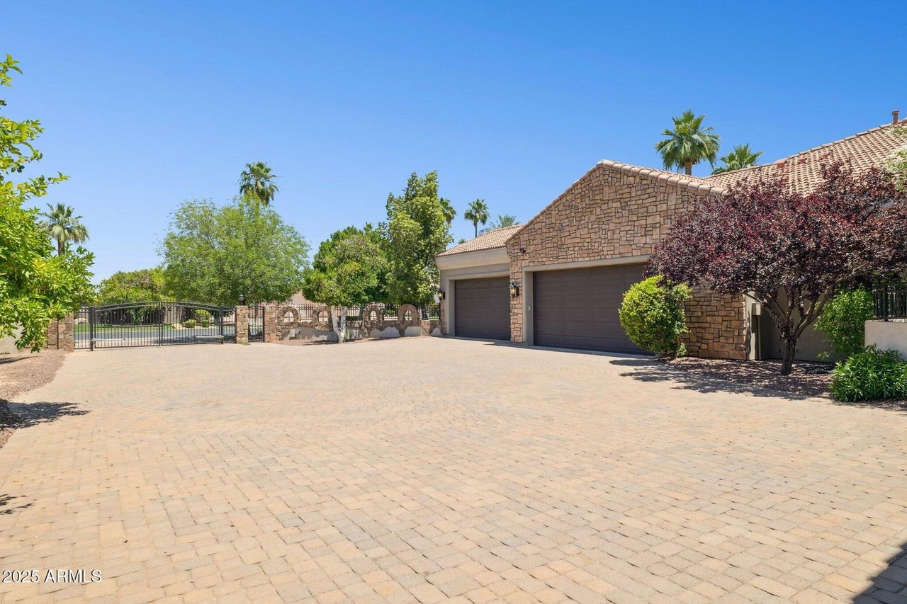 3731 E Halifax Cir 85205