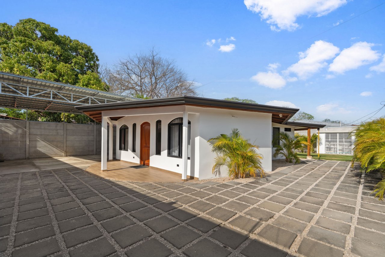 Casa Cozy | The Perfect Blend of Comfort & Convenience, Steps to the Beach!