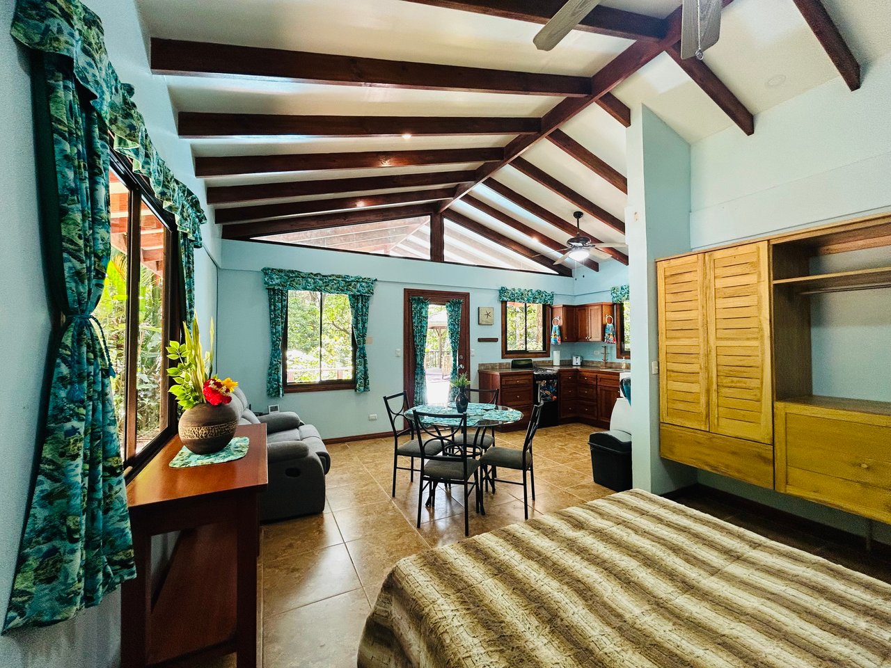 Private Jungle Oasis ! 1 Bed, 1 Bath Hatillo Haven