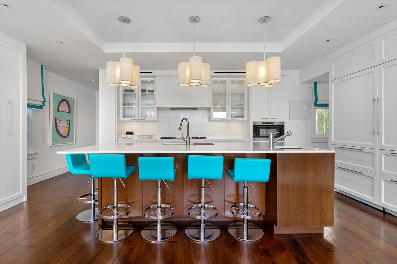 Georgian Waterfront Mansion on Everglades Island