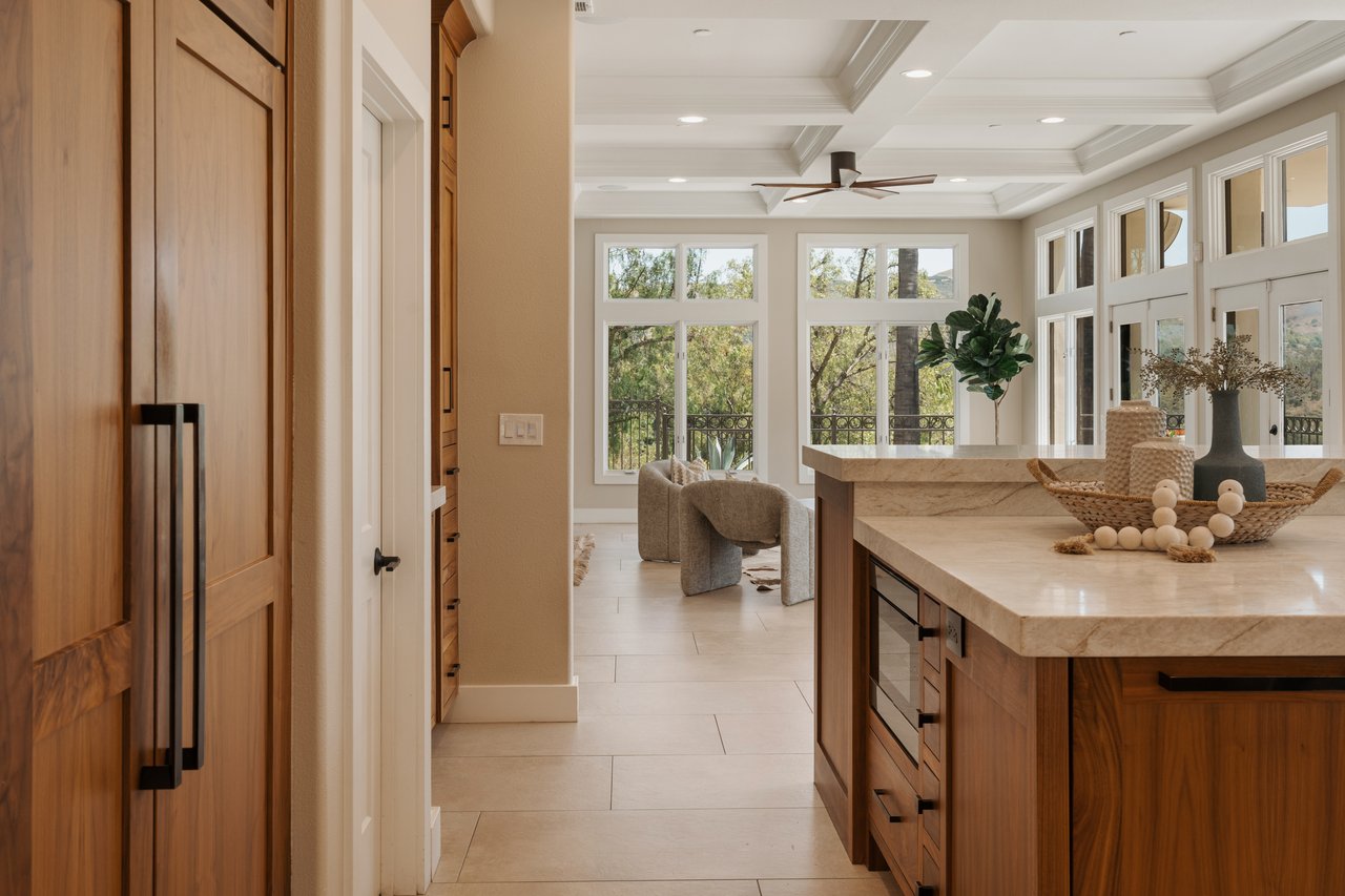 1805 Holly Tree Lane