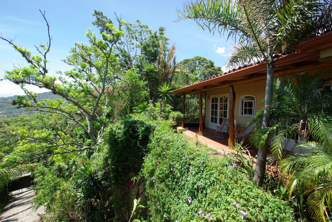 Fully Furnished Provenzal Estate