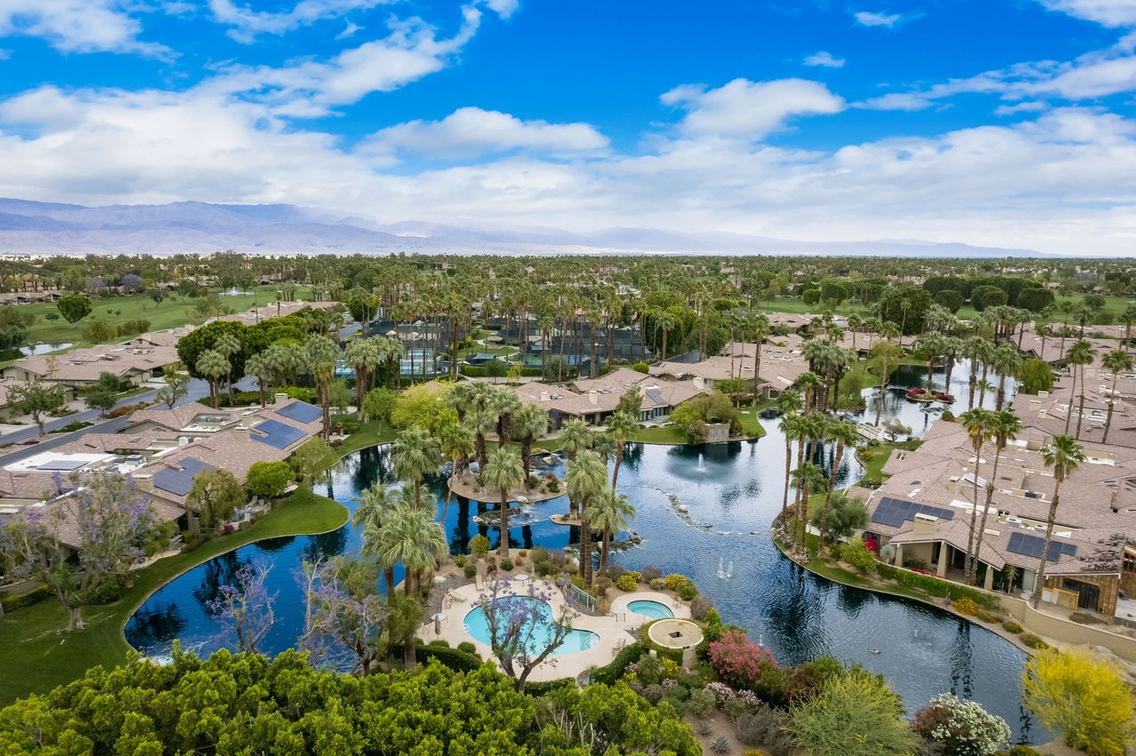 THE LAKES COUNTRY CLUB