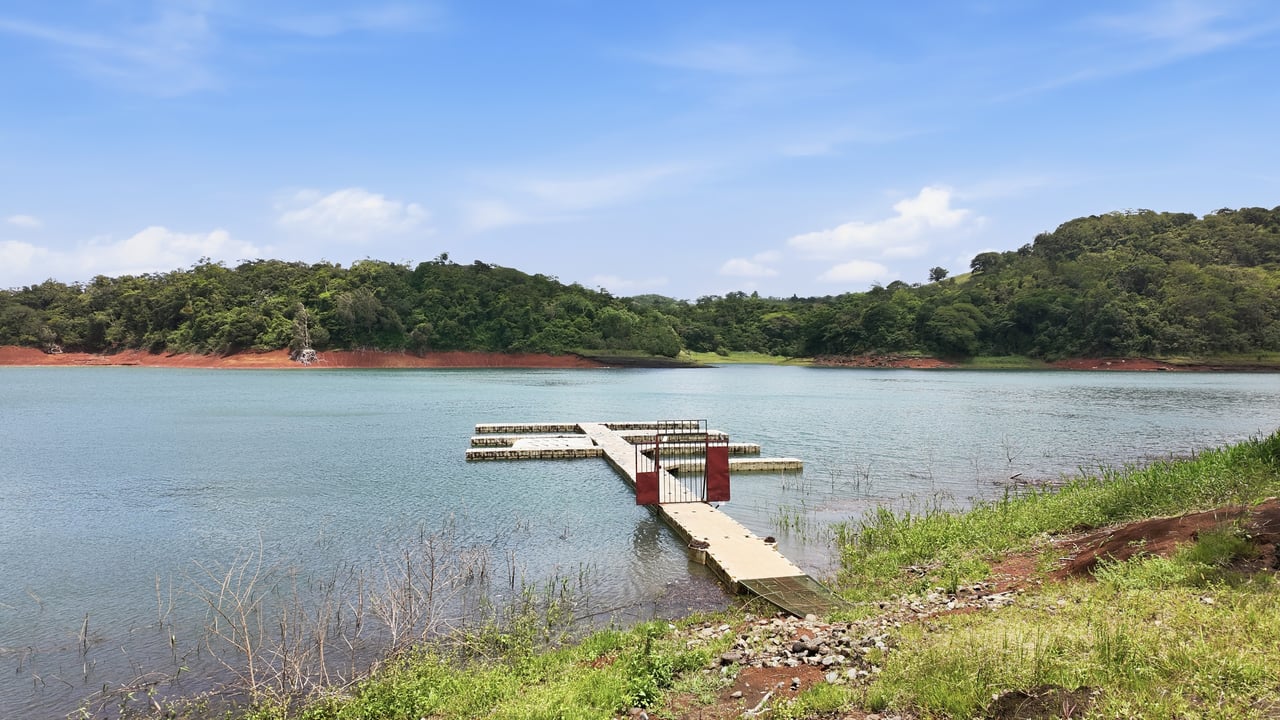 LAKEFRONT LOT - TURTLE COVE - LAKE ARENAL 