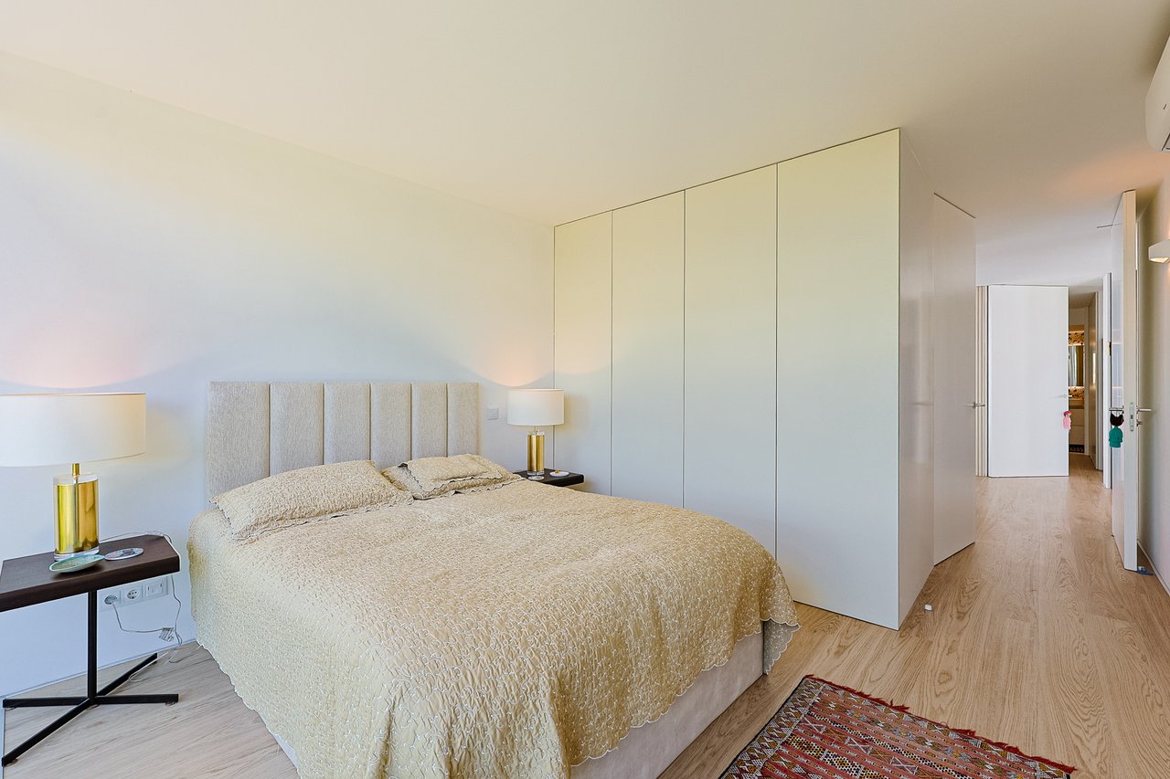 “The Green Villa” – Elegant Luxury Villa with Pool in Carnaxide, Oeiras