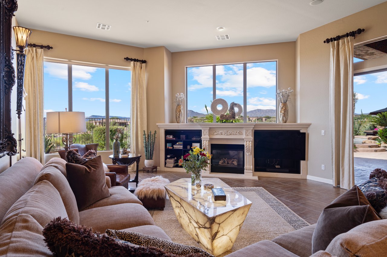 9812 E ROADRUNNER Drive