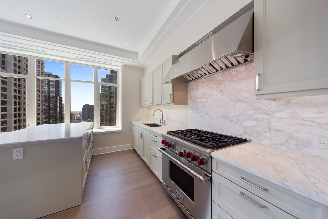 118 E Erie St Unit 28E