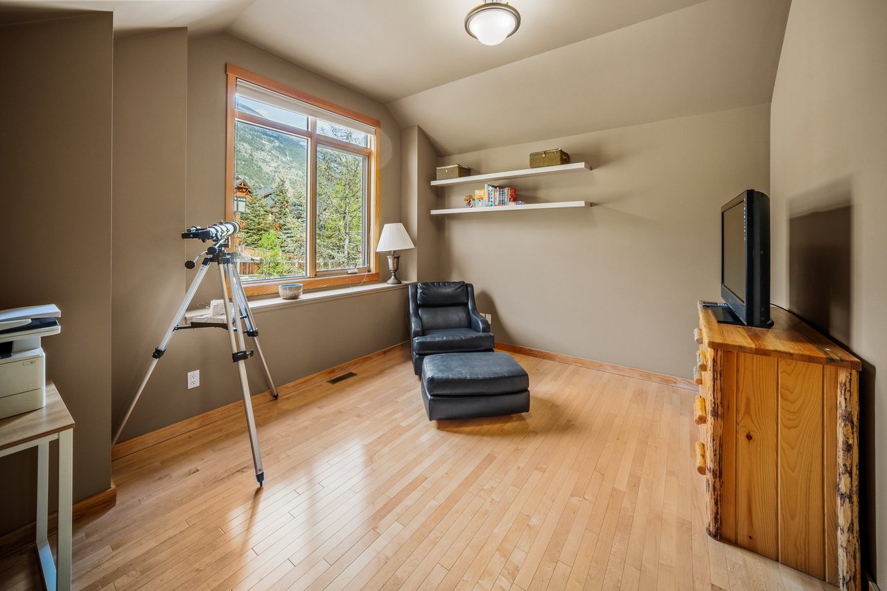 369 Eagle Heights