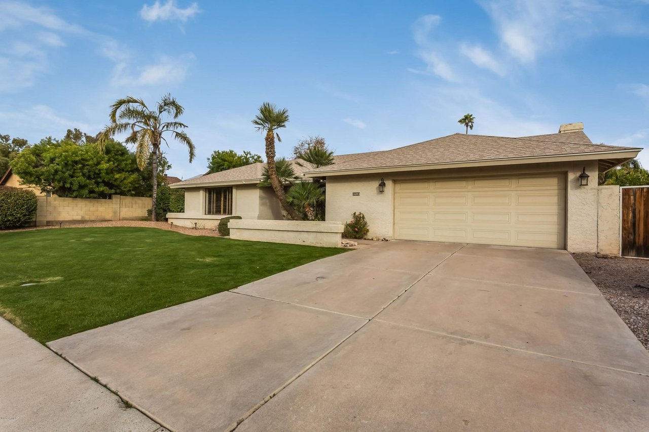 16043 N 52nd Pl