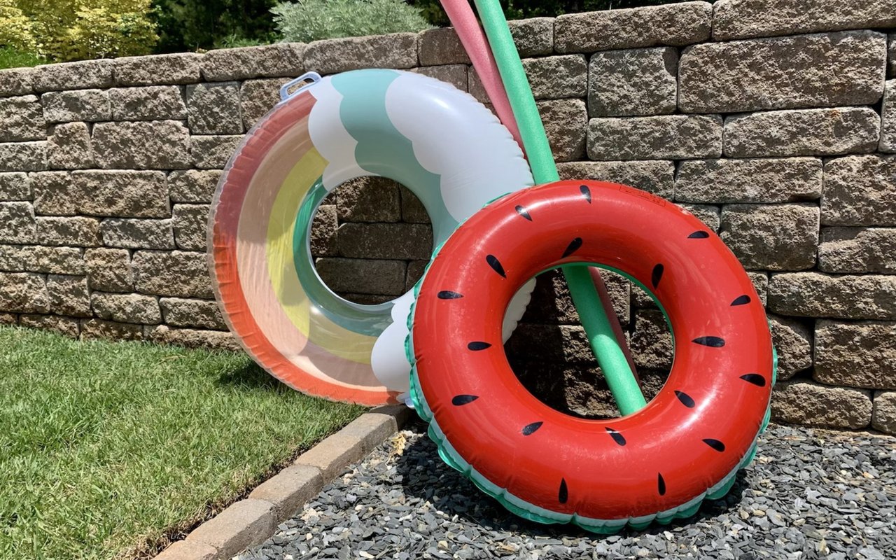 How to Have an Amazing and Easy Pool Party for the Kids