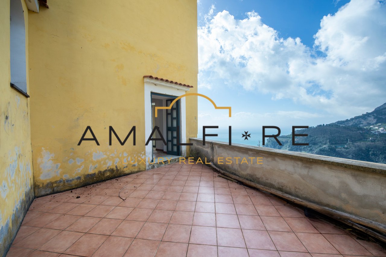 Villa With Garden and Two Outbuildings to Renovate in Minuta Di Scala