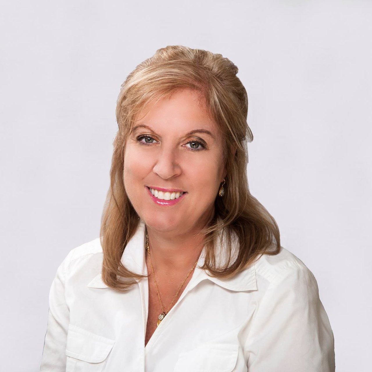 Brenda Wolfe Sarasota, FL Real Estate Agent Headshot