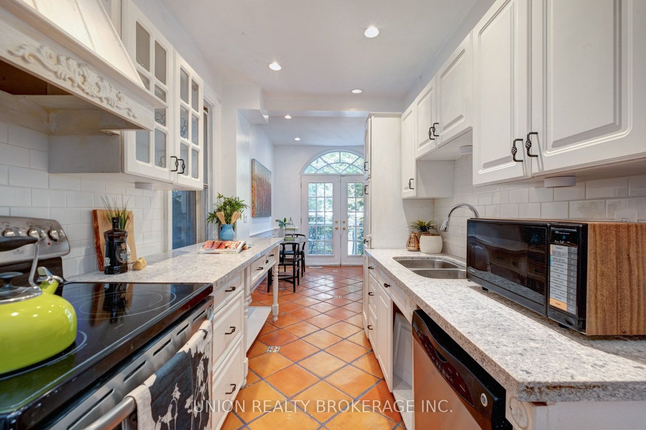 180 Wolfrey Ave