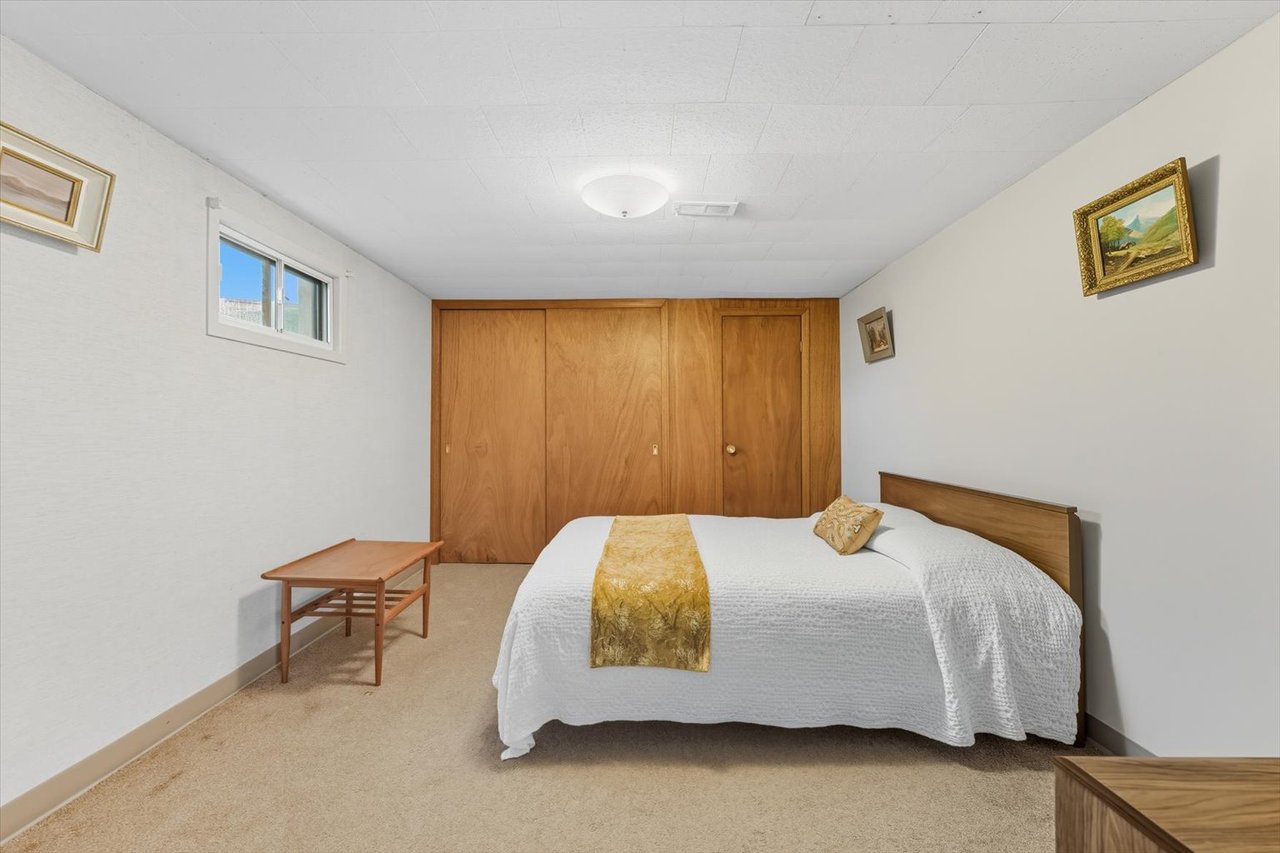 6 Berryton Ave