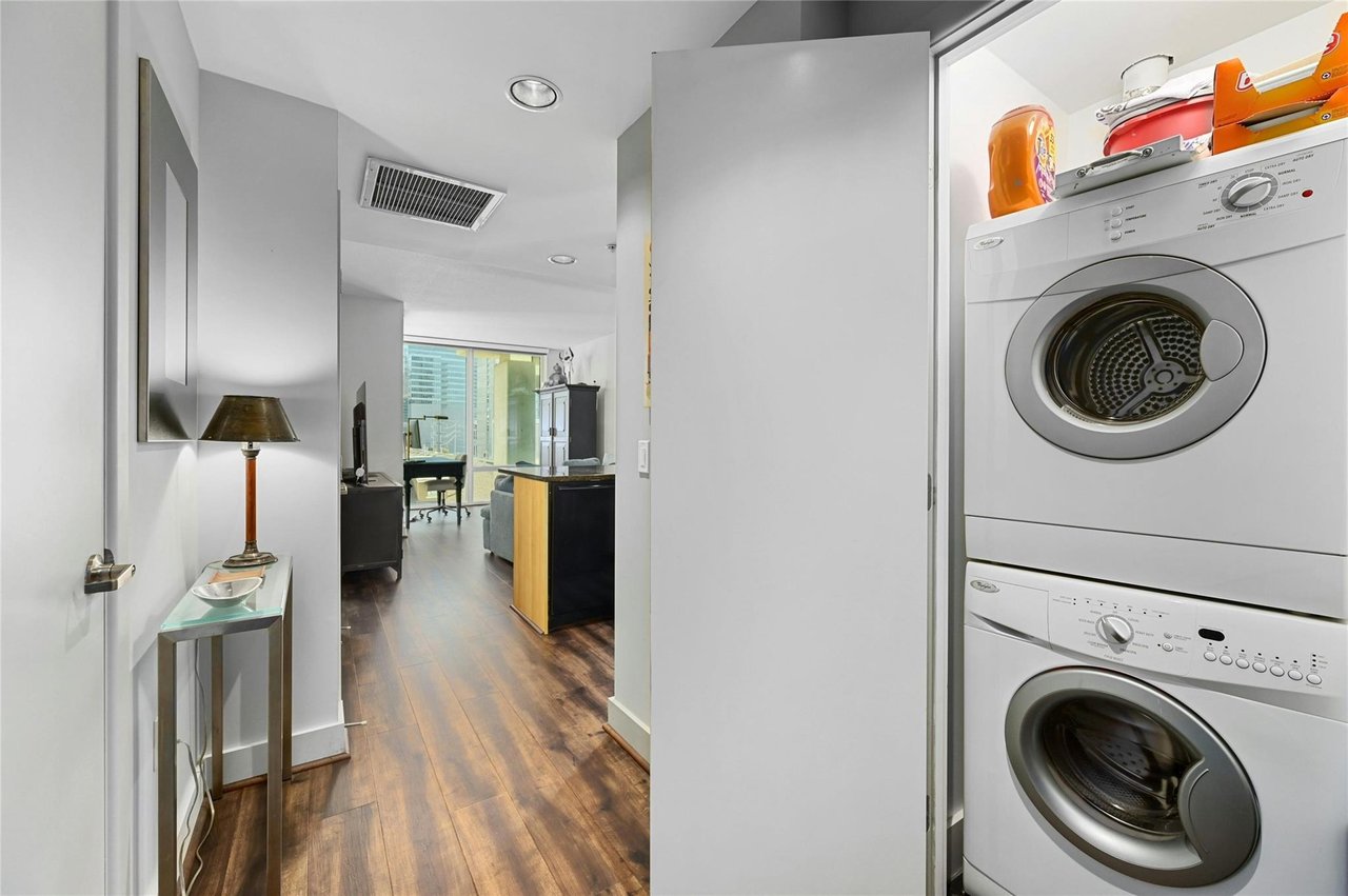 300 Bowie St APT 702