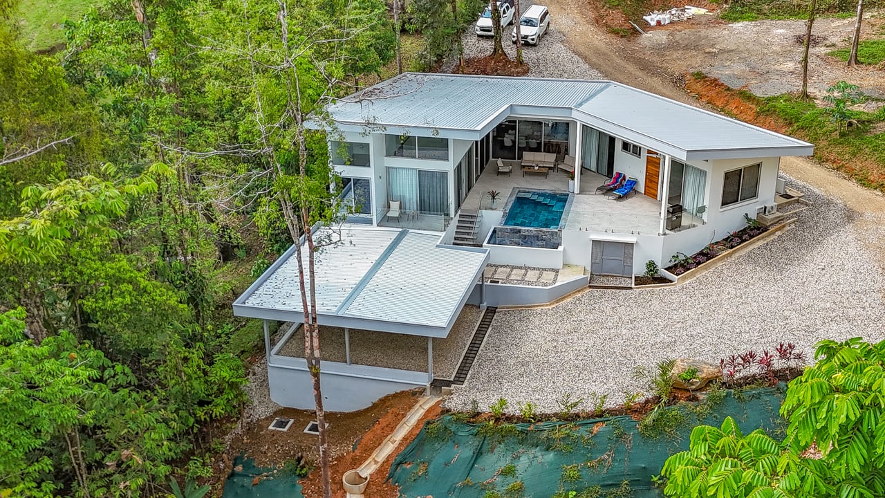 An Exclusive, Sunny Ridge-Top 4-Bed Designer House With Unforgettable Mountain & Jungle Views