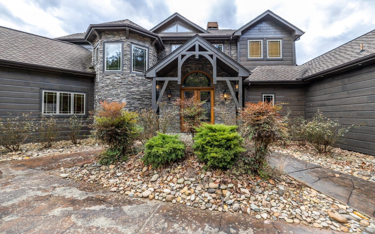Wallace Luxury Spotlight | 960 Autumn Ridge Way Sevierville, TN 37876