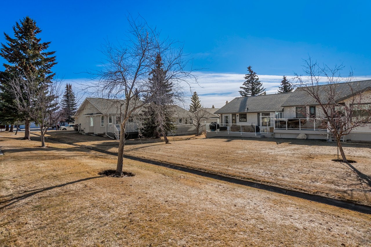 222 Arbour Cliff Close NW