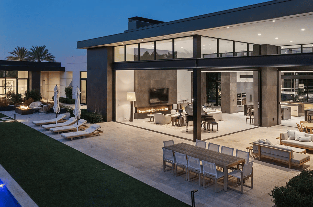 Luxury modern estate with resort like backyard in Paradise Valley Arizona