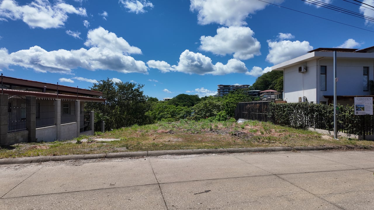 525.12 M2 Ocean View Lot with Water - Tamarindo