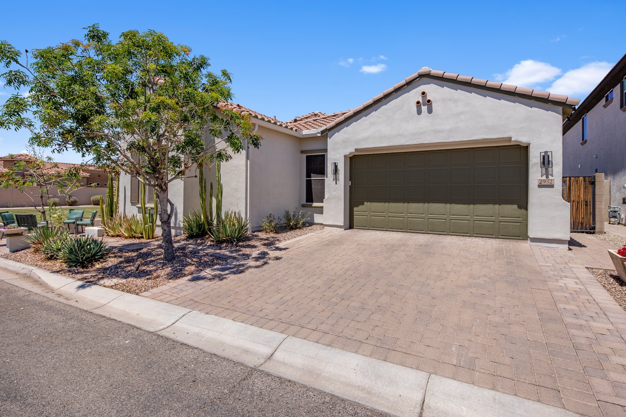 2932 E Madison Vistas